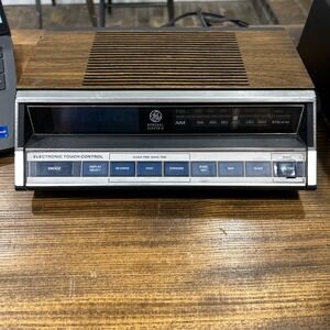 GE General Electric 7-4662A Vintage ELECTRONIC TOUCH AM/FM Alarm Clock Radio